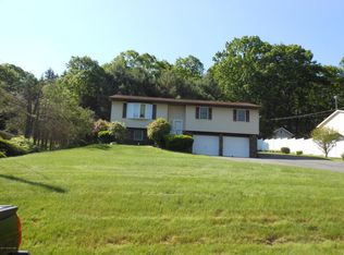 40 Willow Grove St, Mountain Top, PA 18707