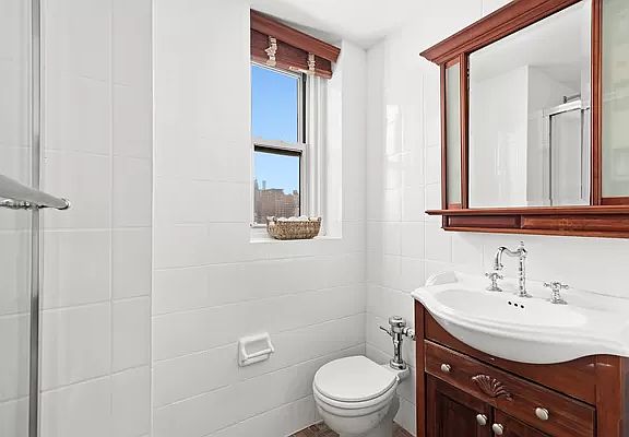 5th image of 365 W 20th St APT 14B