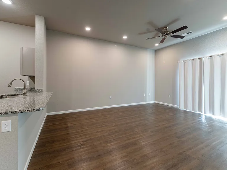 Coryell Commons — Photo 91