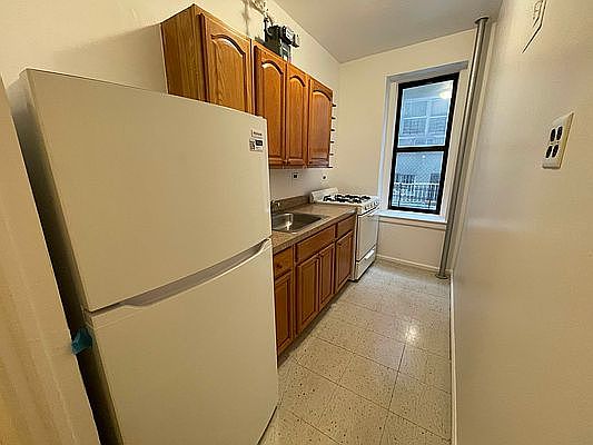 2nd image of 147 W 230th St APT 1A