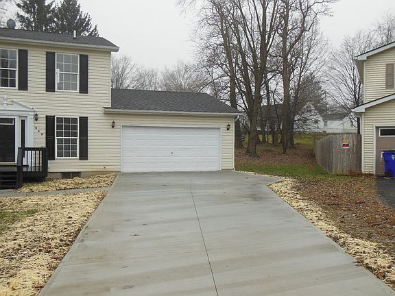 4th image of 448 Roberta Ln
