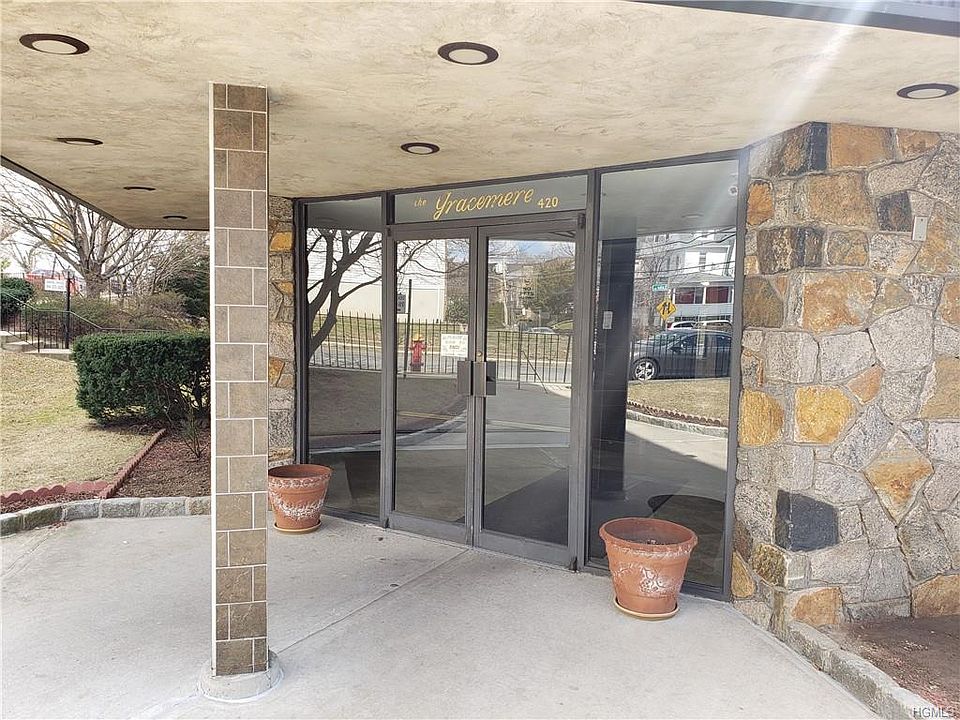1st image of 420 Palisade Ave APT 2J