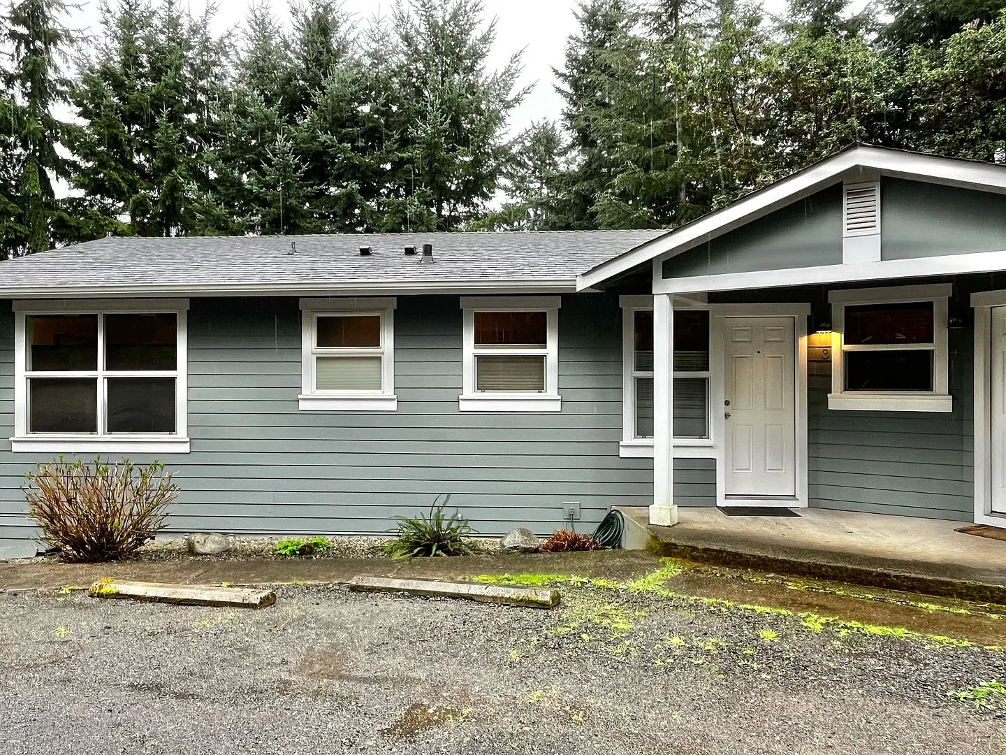 1574 NE Park View Dr #3 photo 1