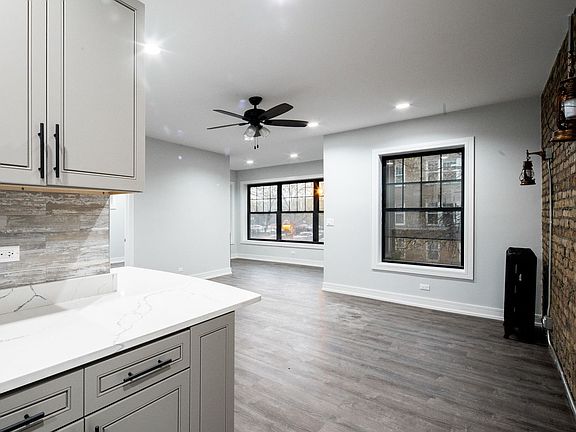 3rd image of 1066 W Glenlake Ave #1