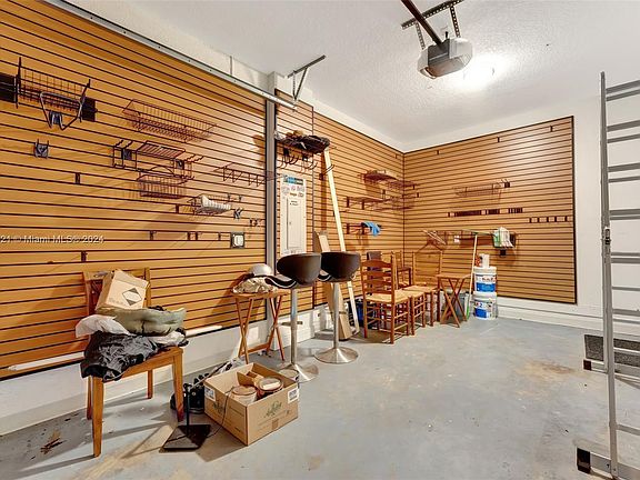 4th image of 618 SE 13th St
