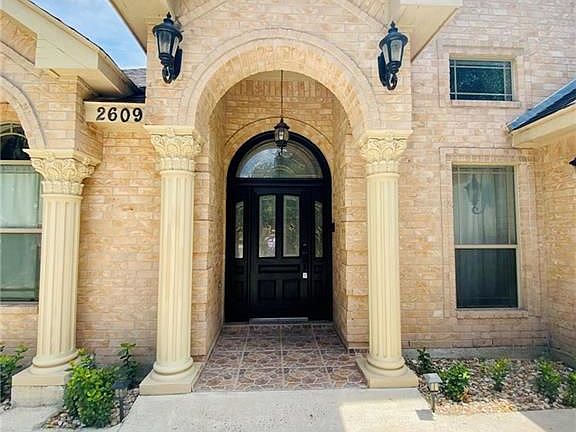 2nd image of 2609 Notre Dame Ave