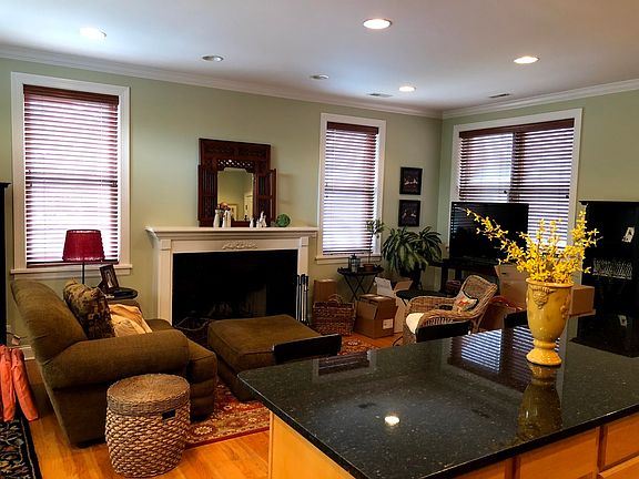 4th image of 1912 W Touhy Ave APT 2N
