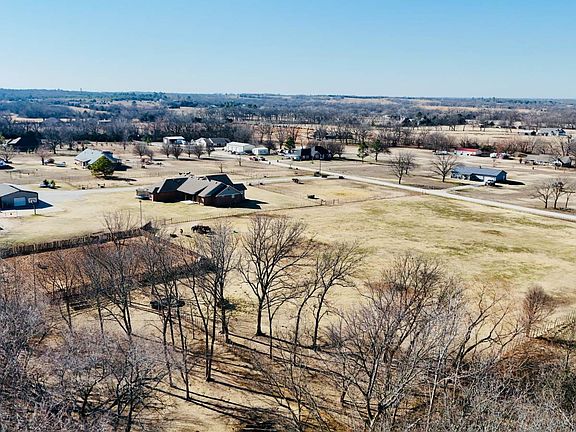 3rd image of 103 Cody Rd