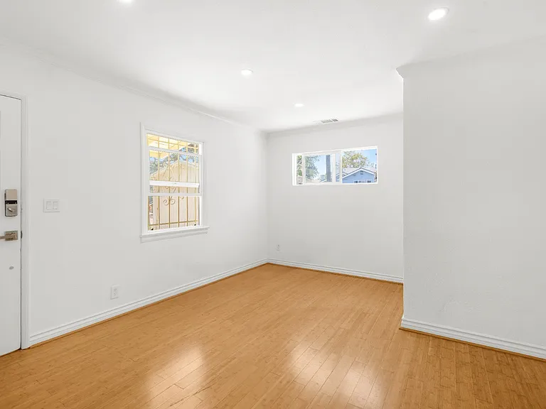 5327 6th Ave #5327 — Photo 24