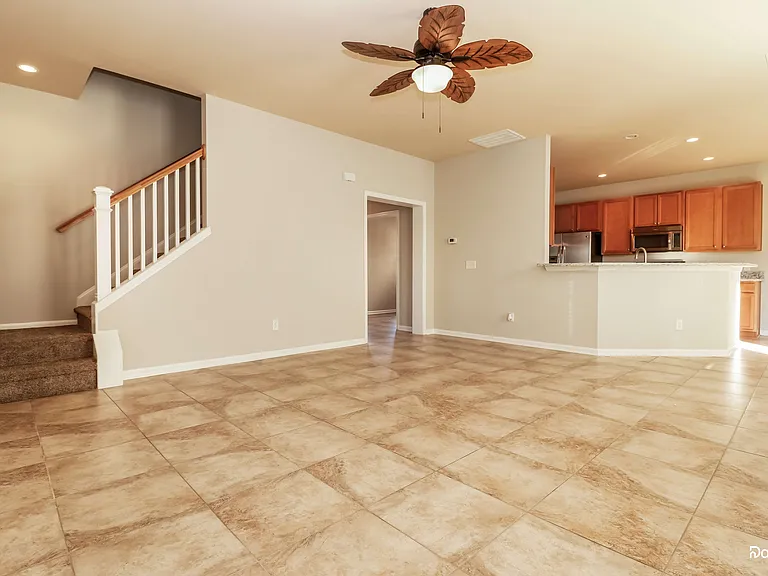 193 Avonshire Dr — Photo 6