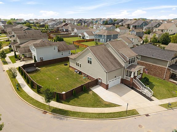 2nd image of 3344 Vinemont Dr