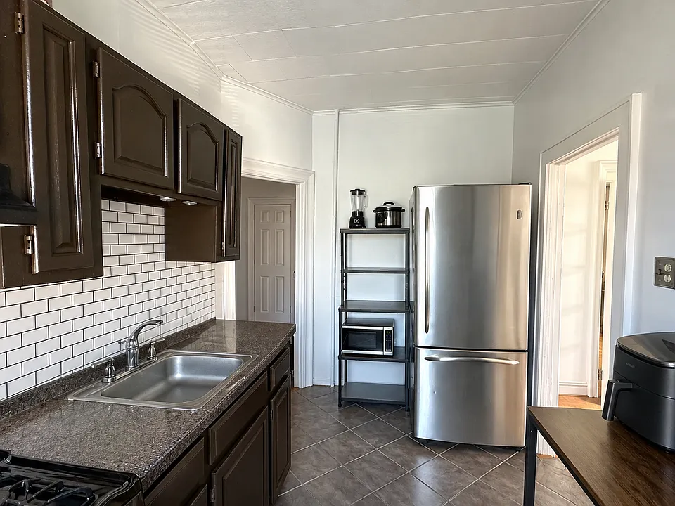 324 Liberty Ave #10