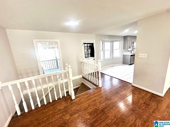 3rd image of 719 13th Ave