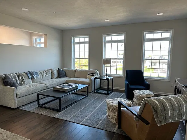 3 bed, 3.5 bath, 2037 sqft, $3,700 — Photo 2