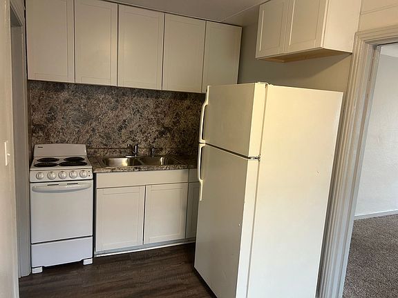3rd image of 3809 Torrance Dr #4