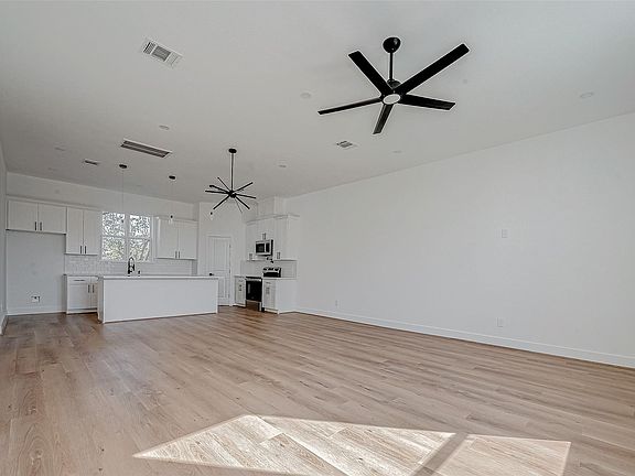 5th image of 2617 Rosalie St