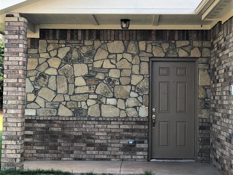 4404 Sierra Ln — Photo 1