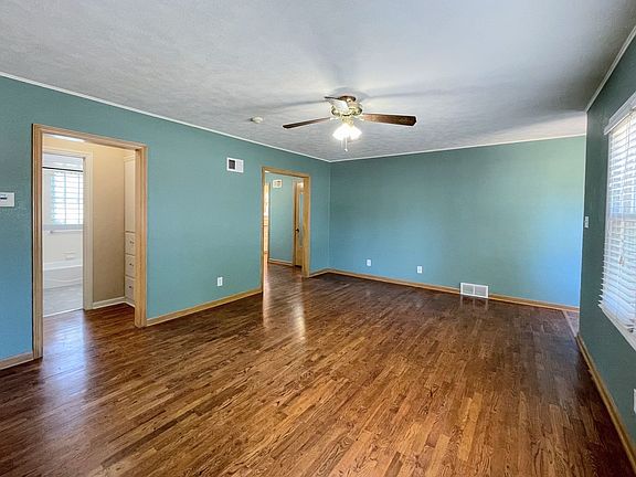 3rd image of 121 W 25th Ave