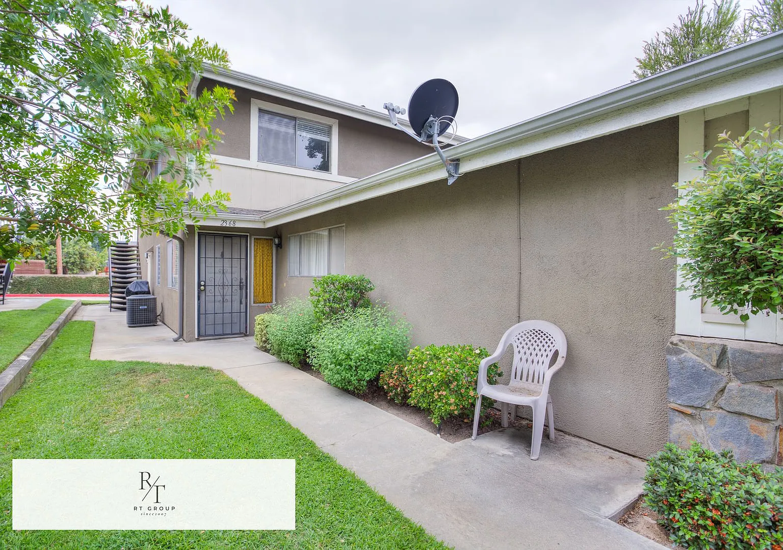 2 Bed | 1 Bath Condo in the Desirable Villa La Verne Community — Photo 4