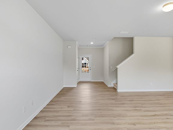 3rd image of 19 Umber Ln