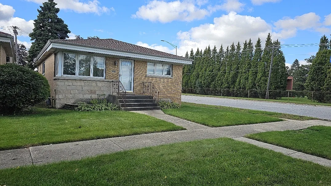2200 Northgate Ave photo 1