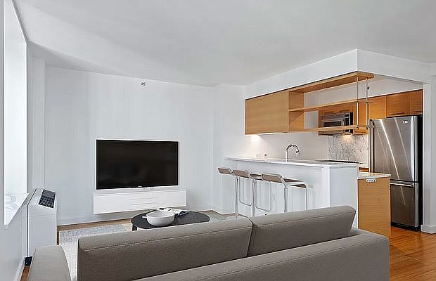 2nd image of 100 W 39th St APT 43G