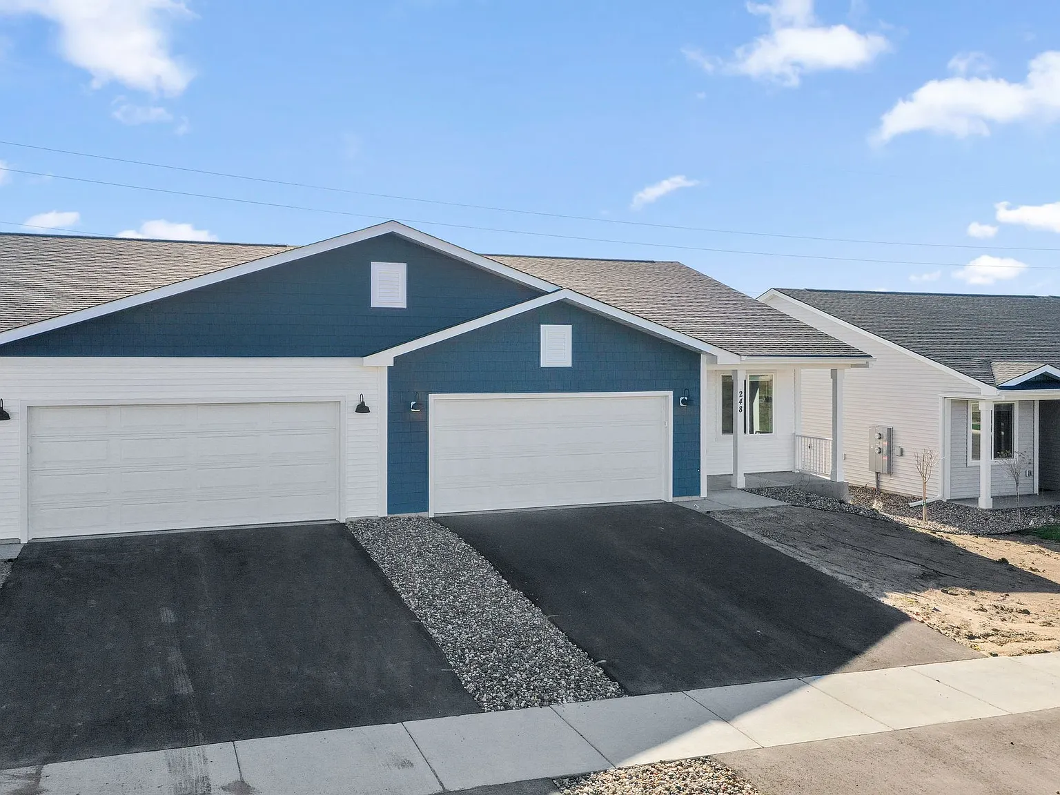 2 bed, 1368 sqft, $2,300 — Photo 3