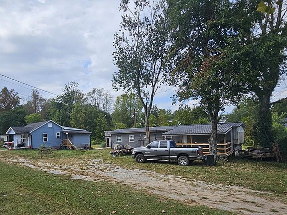 2nd image of 412 Pippin Rd