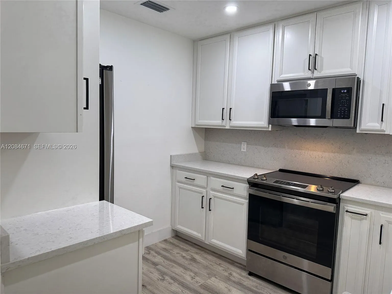 Pine Grove Condo — Photo 4