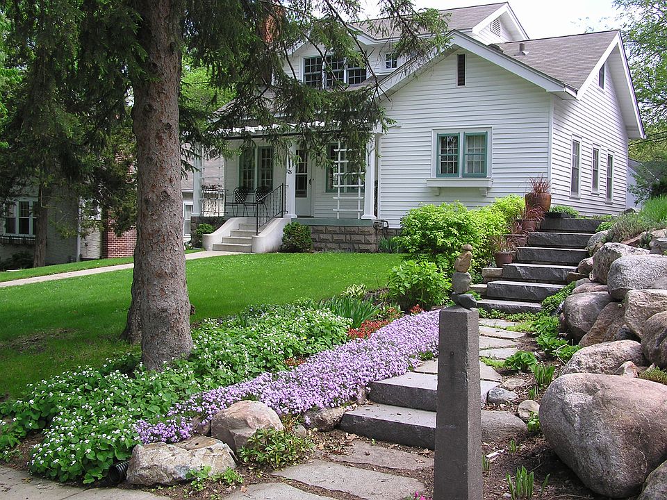 1st image of 1125 Xerxes Ave S