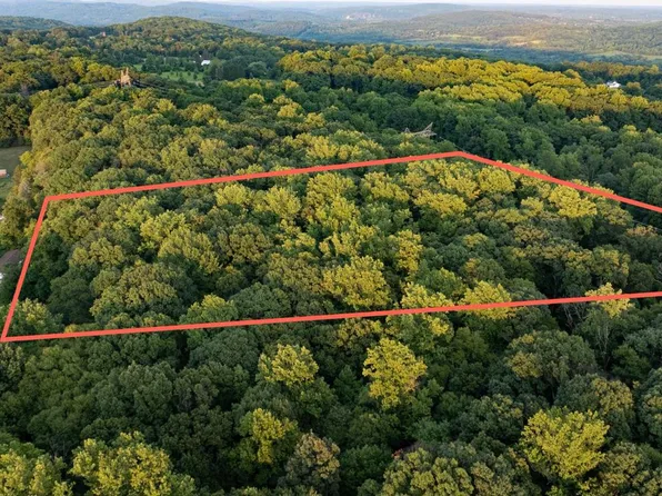 2620 Banko Ln, Hellertown, PA 18055