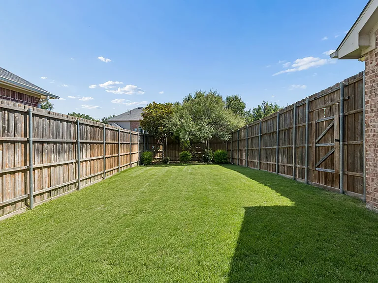 4227 Republic Dr — Photo 26