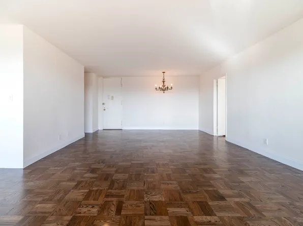 166-25 Powells Cove Boulevard image 17 of 33