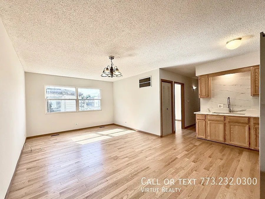 Sunny Chinatown/Armour Square Condo For Rent - 3 Bed 1.5 Bath W/ In-Unit Laundry & Parking Included! — Photo 3