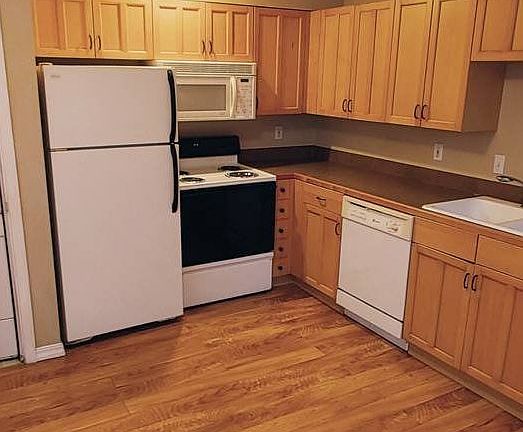 3rd image of 10559 Midvale Ave N #10559