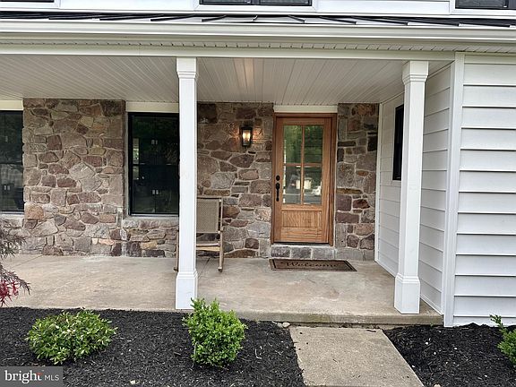 4th image of 60 Columbine Cir