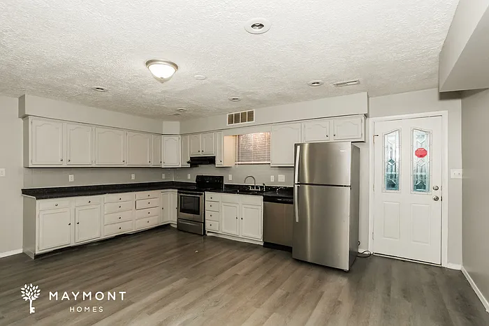 3 bed, 2.0 bath, 1718 sqft, $1,995 — Photo 3