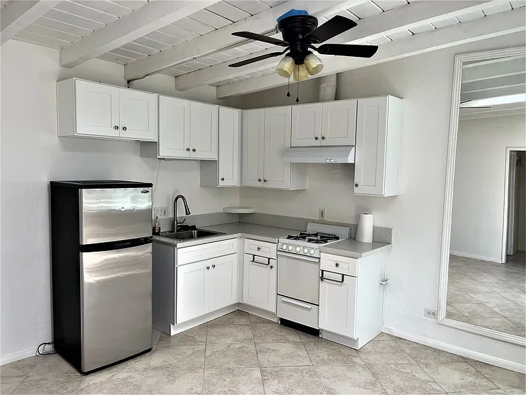 156 W Marquita #C — Photo 4