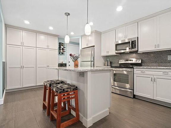 4th image of 200 Colonial Dr Unit 108