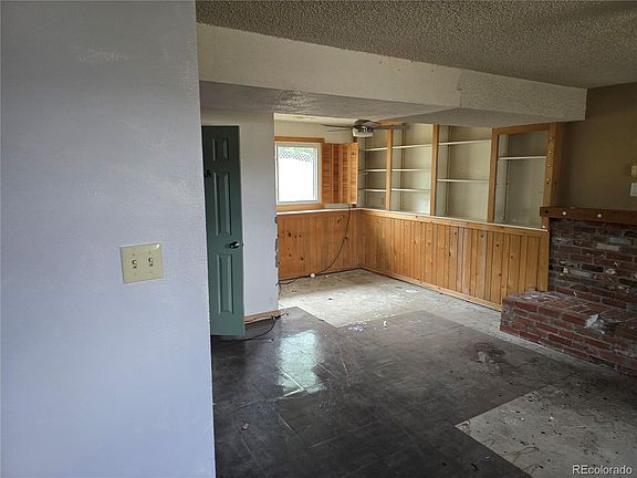 4th image of 725 Exmoor Road
