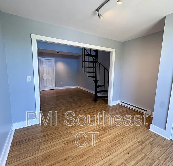 4 Coggswell St #17 — Photo 4