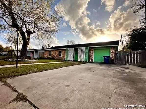 1706 Emily Dr, Beeville 78102