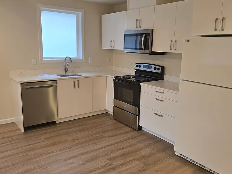 235 Bridge St — Photo 2
