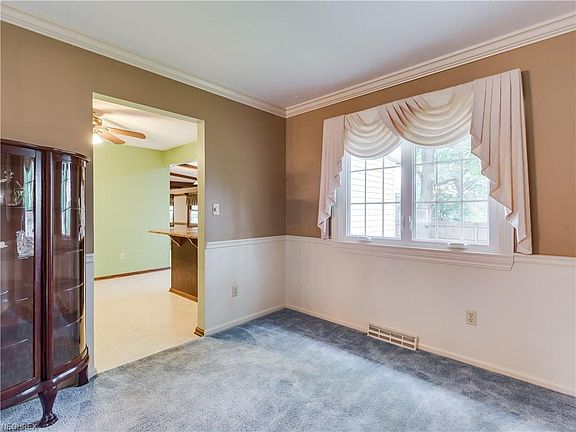 4th image of 84 E Overdale Dr