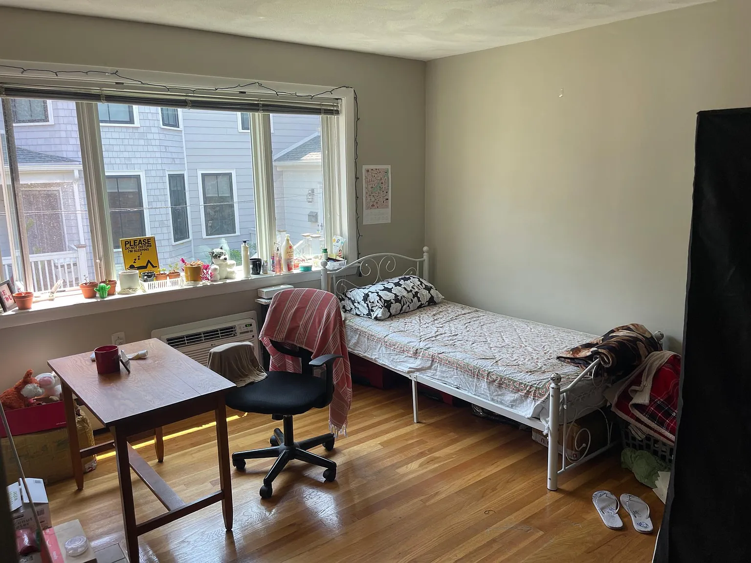 52 Evergreen St — Photo 2