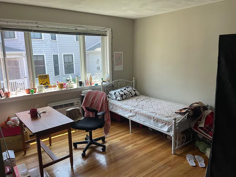 52 Evergreen St #2 — Photo 2
