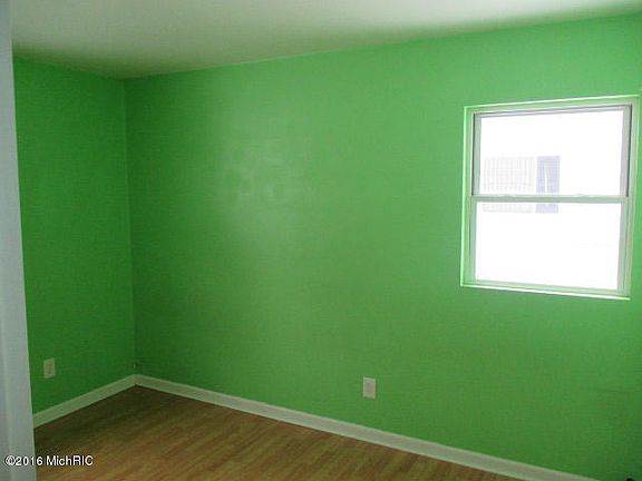 5th image of 124 Glendale Ave