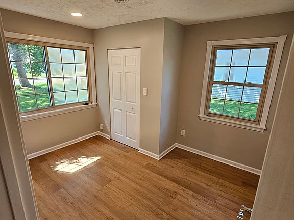 3rd image of 4839 Belle Meadow Rd