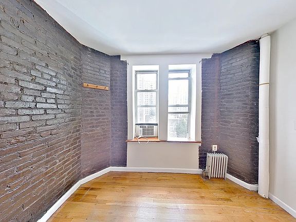 3rd image of 85 Pitt St APT 16