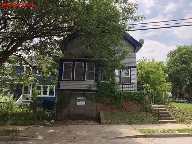 1st image of 209 E Chambers STREET